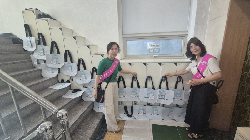 연수구 송도1동 지역사회보장협의체는 지난달 29일 관내 고시원을 대상으로 고시원에 사랑을 전하는 리(이)웃의 손길 사업과 복지 사각지대 발굴을 위한 캠페인을 실시했다